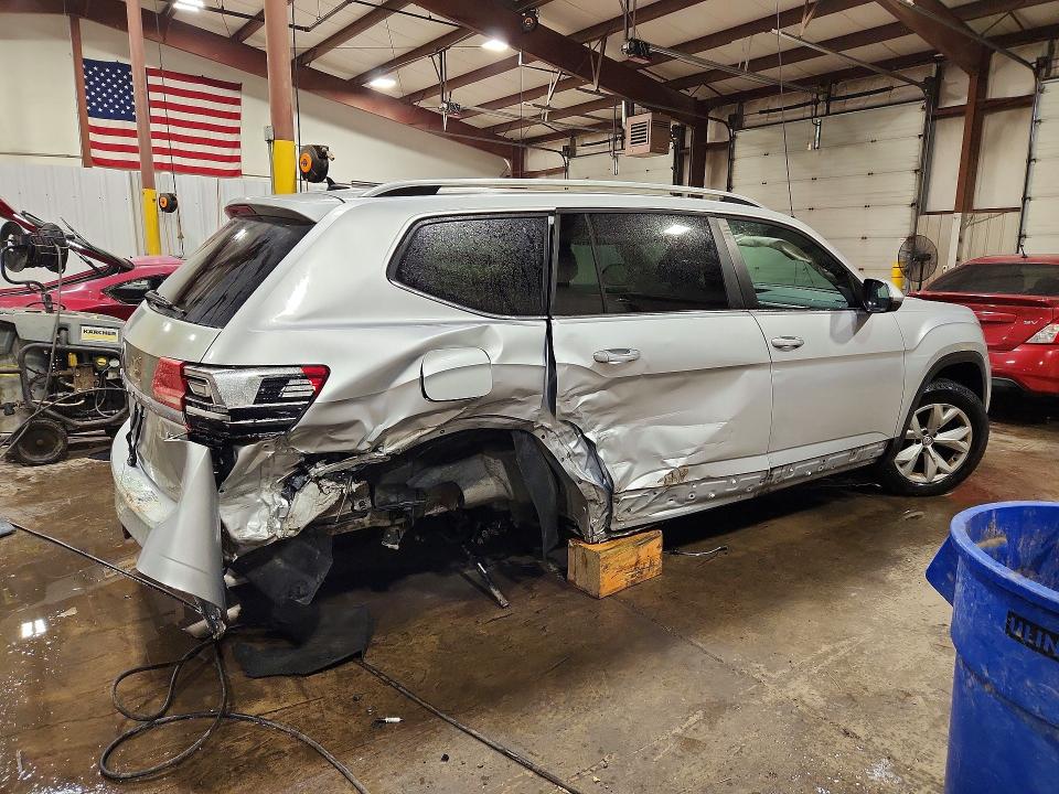 Photo 3 from auction – 2018 VOLKSWAGEN ATLAS with VIN 1V2MR2CA4JC502158
