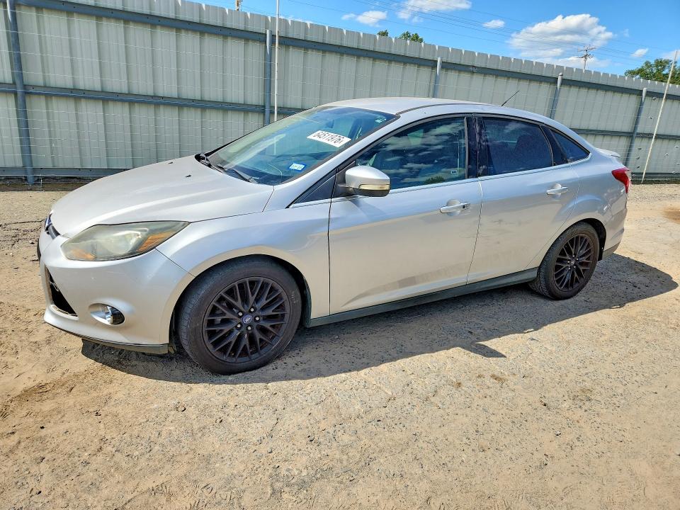 FORD FOCUS 2013 with VIN 1FADP3J20DL301375 - Photo from auction