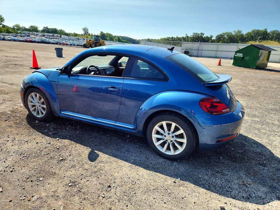 Photo 2 from auction – 2018 VOLKSWAGEN BEETLE with VIN 3VWFD7AT1JM727739