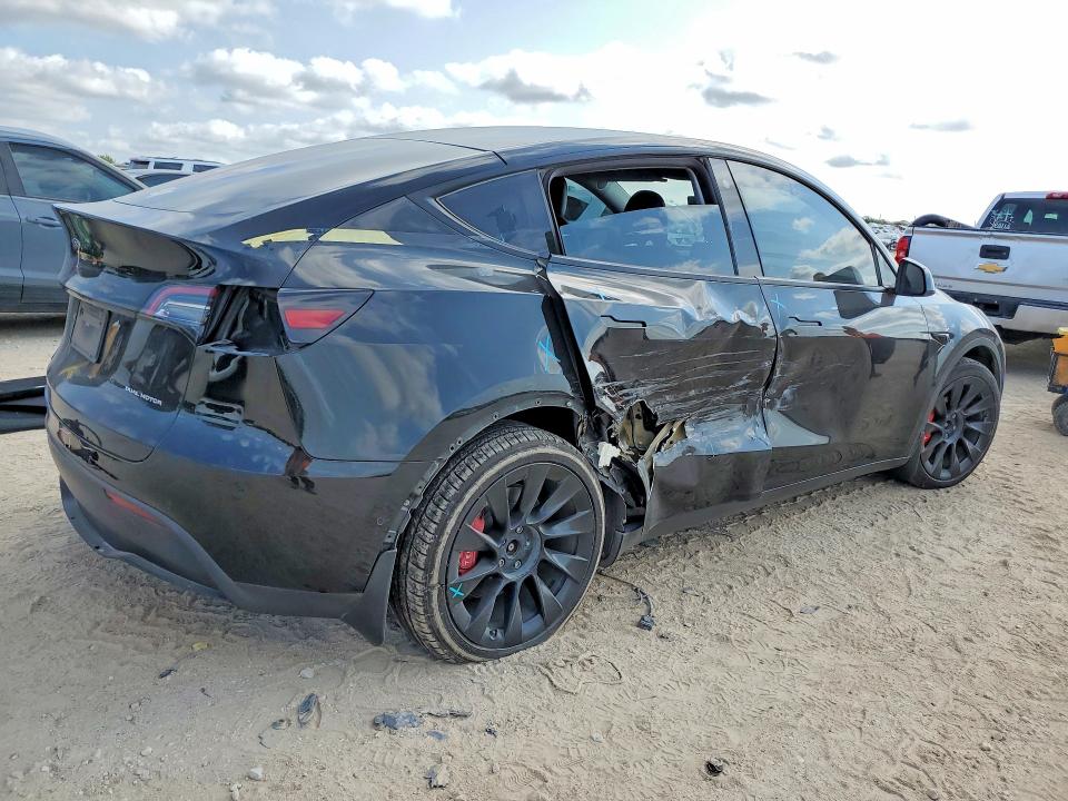 Фото 3 с аукциона – 2021 TESLA MODEL Y с VIN 5YJYGDEE7MF143142