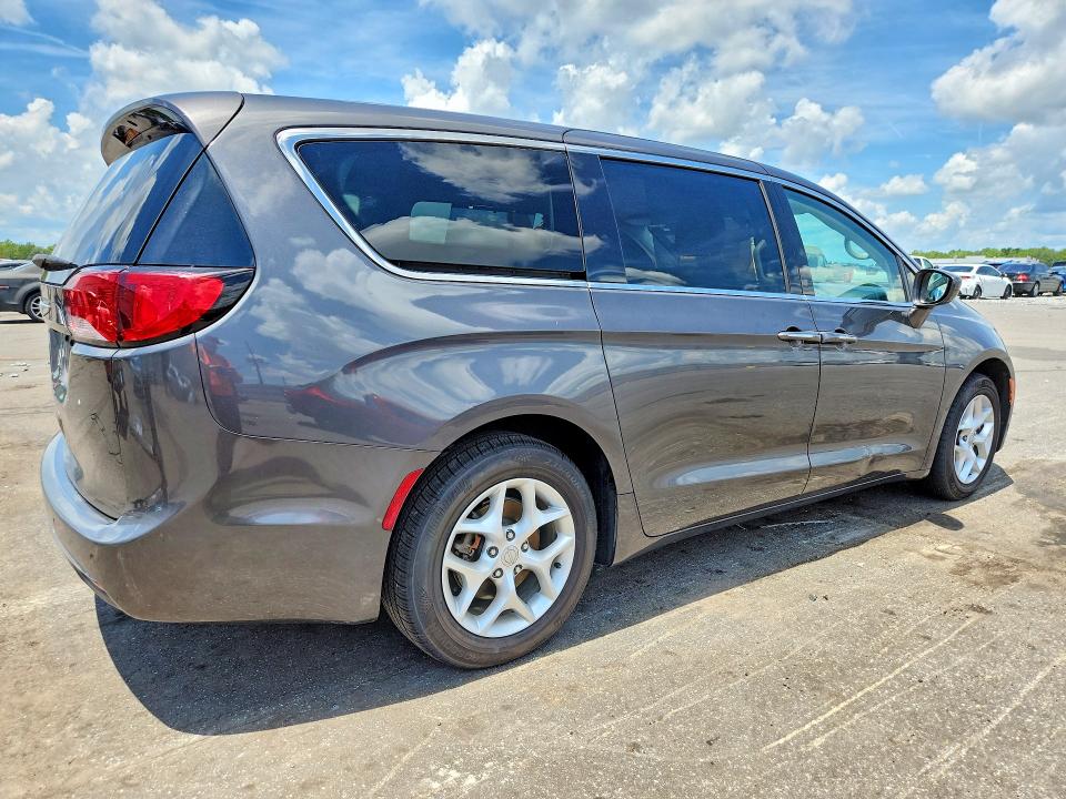 Photo 3 from auction – 2018 CHRYSLER PACIFICA with VIN 2C4RC1FG1JR107008