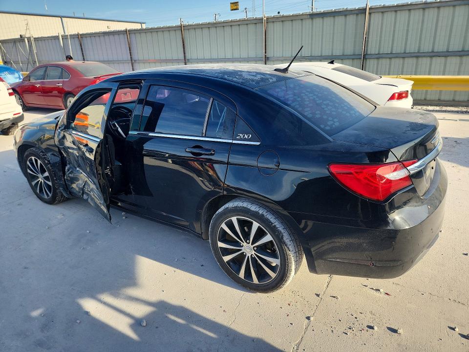 Photo 2 from auction – 2013 CHRYSLER 200 with VIN 1C3CCBBB8DN554317