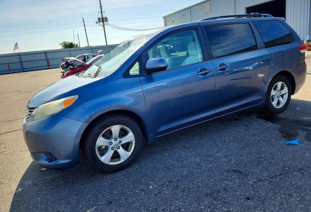 TOYOTA SIENNA 2014 con VIN 5TDKK3DCXES420510 - Foto de la subasta