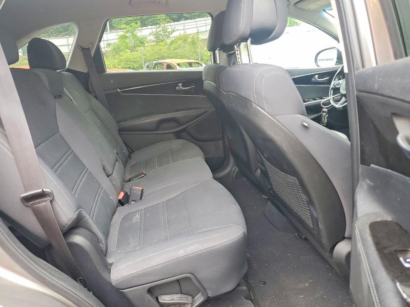 Photo 11 from auction – 2016 KIA SORENTO with VIN 5XYPG4A30GG052730
