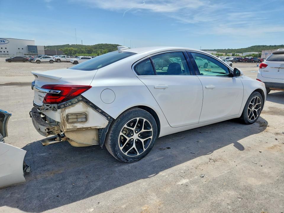 Photo 3 from auction – 2017 BUICK REGAL with VIN 2G4GL5EX2H9124163