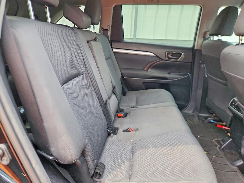 Photo 11 from auction – 2016 TOYOTA HIGHLANDER with VIN 5TDBKRFH4GS245251
