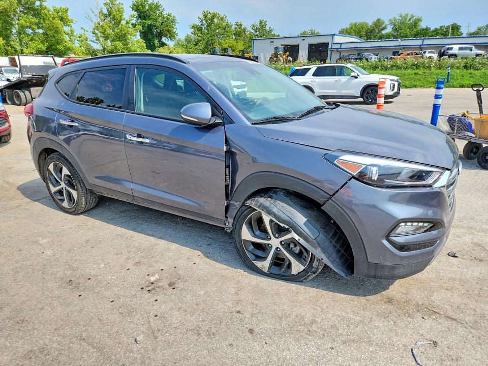 Снимка 4 от търг – 2016 HYUNDAI TUCSON с VIN KM8J33A23GU202567