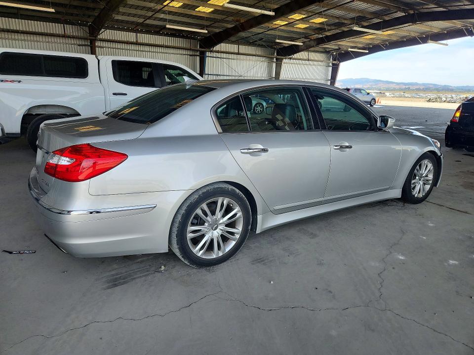Photo 3 from auction – 2012 HYUNDAI GENESIS with VIN KMHGC4DD0CU153321