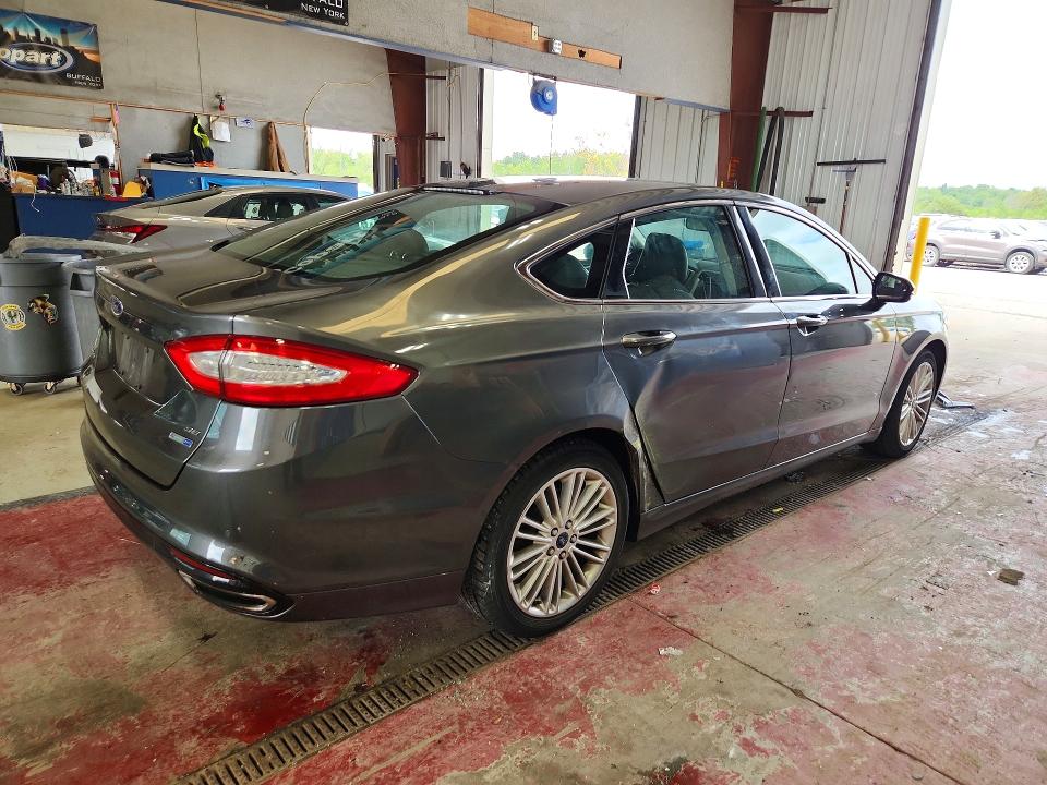 Photo 3 from auction – 2016 FORD FUSION with VIN 3FA6P0T98GR252949