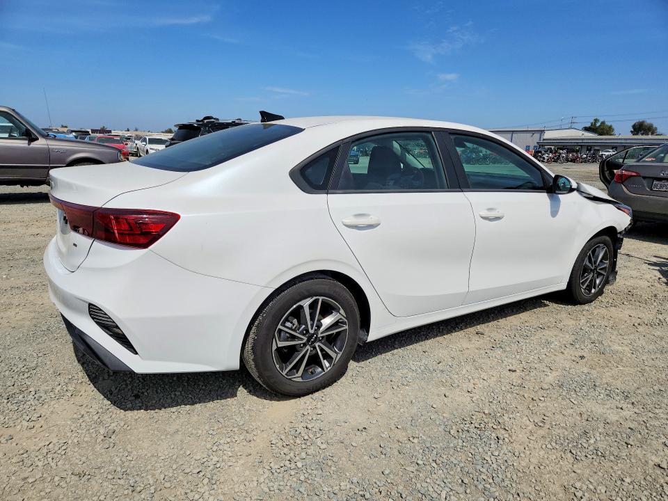 Photo 3 from auction – 2022 KIA FORTE with VIN 3KPF24AD7NE432788