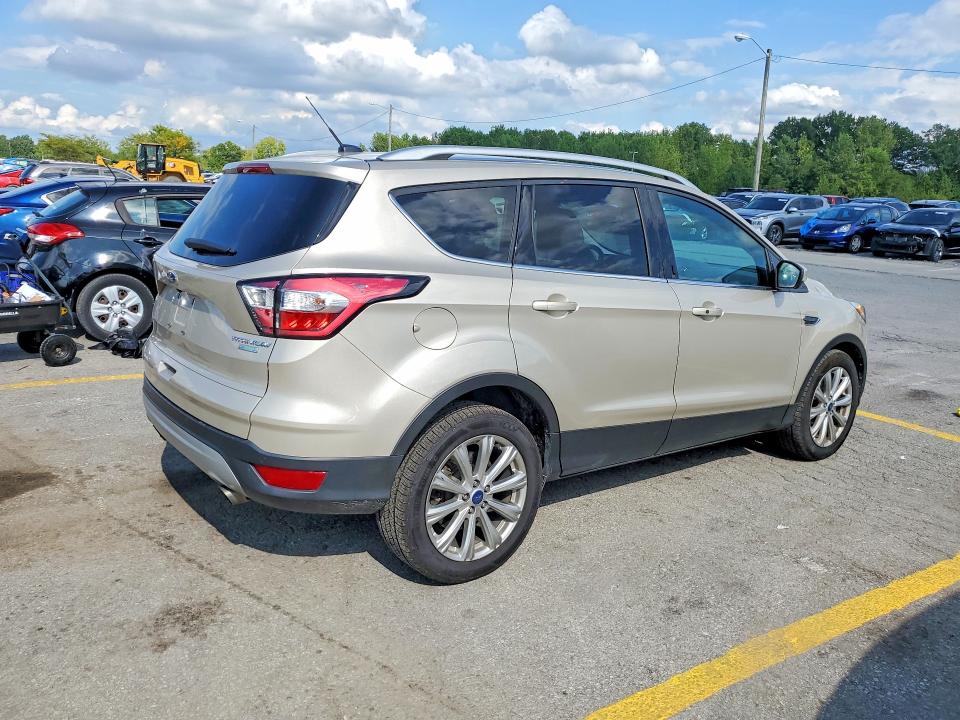 Photo 3 from auction – 2017 FORD ESCAPE with VIN 1FMCU0J92HUD07586