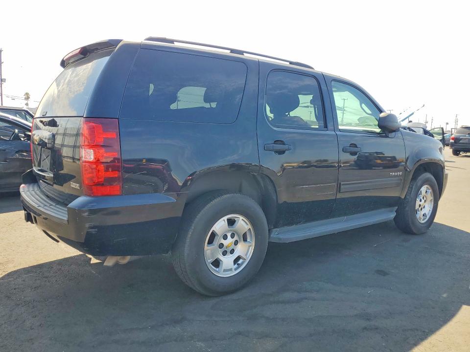 Photo 3 from auction – 2010 CHEVROLET TAHOE with VIN 1GNMCAE39AR168421