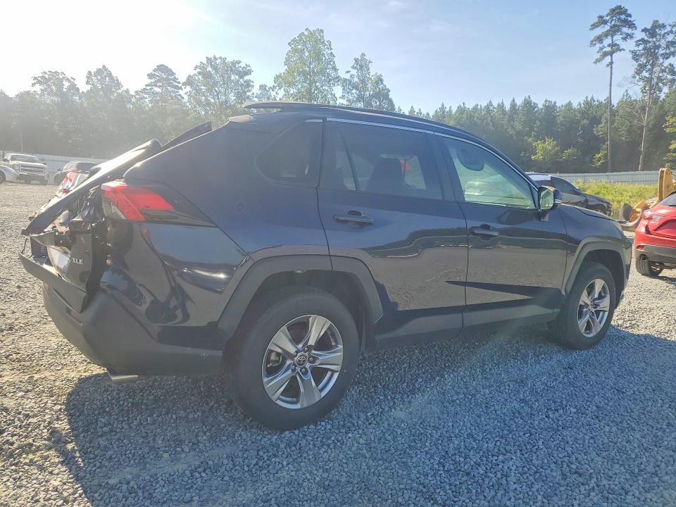 Photo 3 from auction – 2022 TOYOTA RAV4 with VIN 2T3W1RFV2NW196797