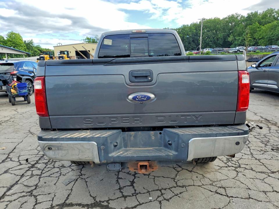 Zdjęcie 6 z aukcji – 2015 FORD F350 z VIN 1FT8W3BT9FEB74655