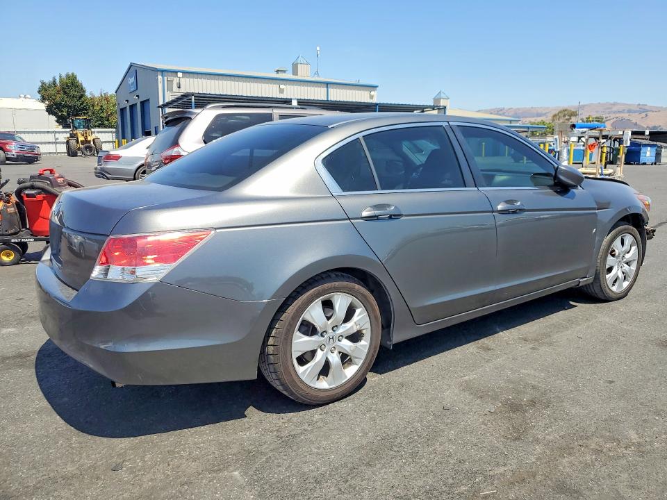 Photo 3 from auction – 2010 HONDA ACCORD with VIN 1HGCP2F70AA001400