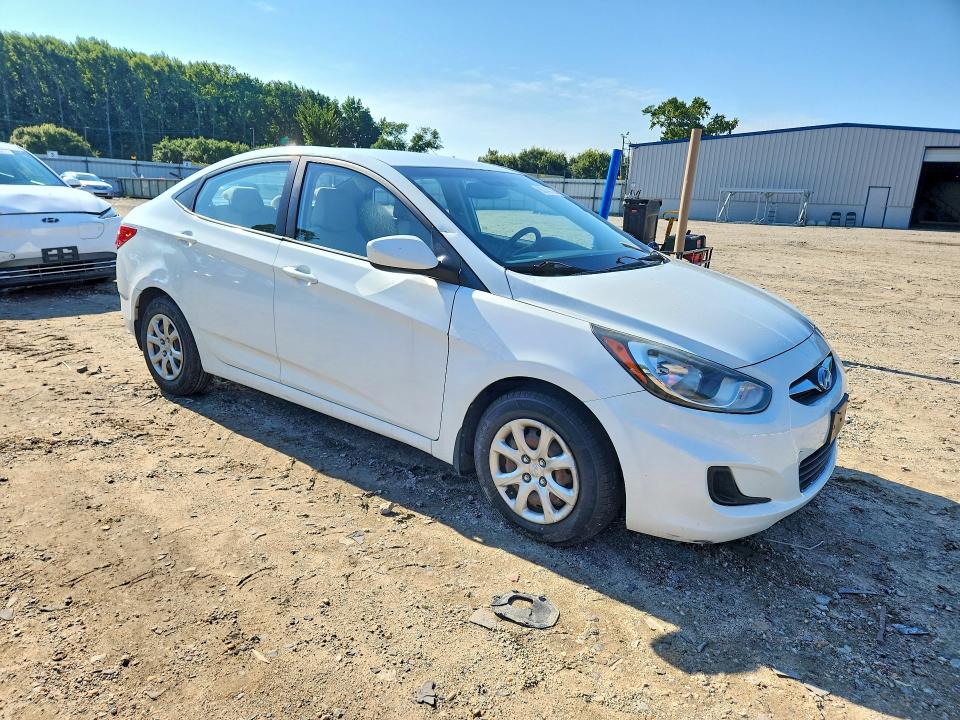 Photo 4 from auction – 2013 HYUNDAI ACCENT with VIN KMHCT4AE6DU393552
