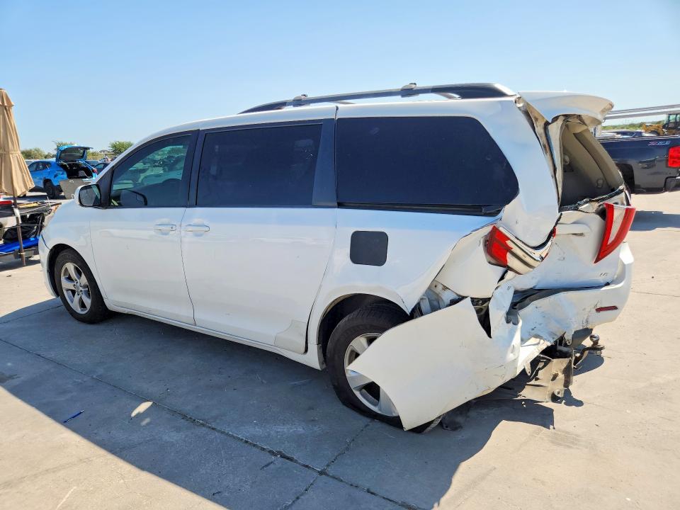 Photo 2 from auction – 2015 TOYOTA SIENNA with VIN 5TDKK3DC7FS582418