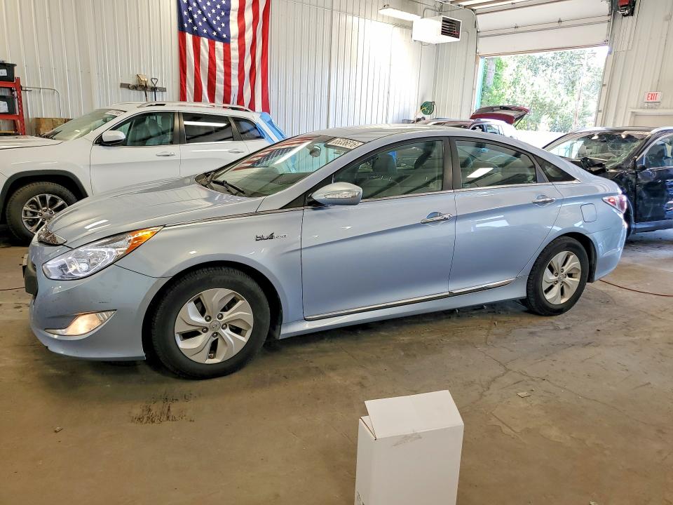 HYUNDAI SONATA 2014 with VIN KMHEC4A45EA113638 - Photo from auction