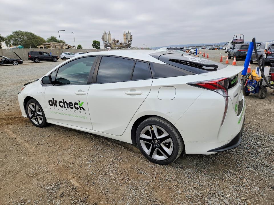 Photo 2 from auction – 2017 TOYOTA PRIUS with VIN JTDKARFU0H3051268