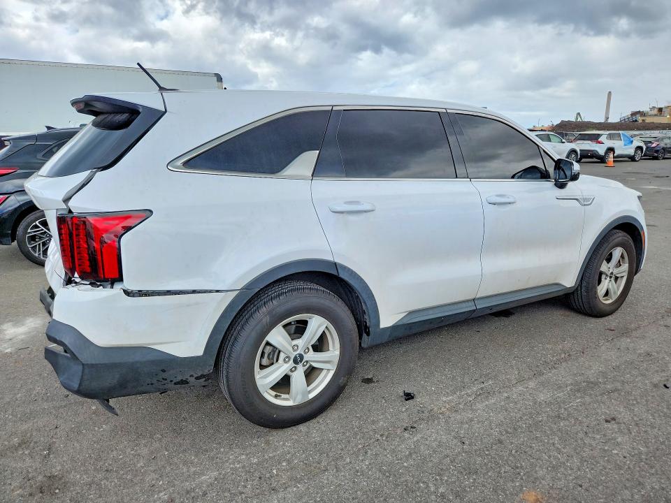 Zdjęcie 3 z aukcji – 2023 KIA SORENTO z VIN 5XYRG4LC9PG203540