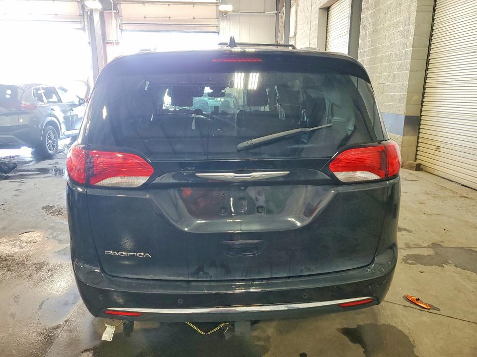 Photo 6 from auction – 2017 CHRYSLER PACIFICA with VIN 2C4RC1EG7HR821771