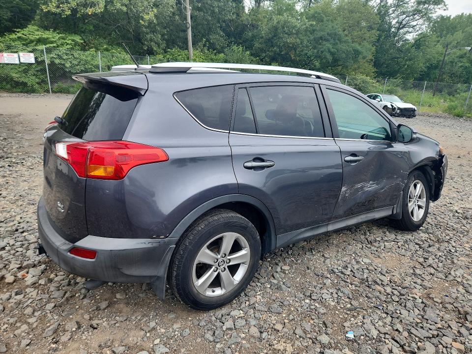 Photo 3 from auction – 2015 TOYOTA RAV4 with VIN 2T3RFREV0FW245478