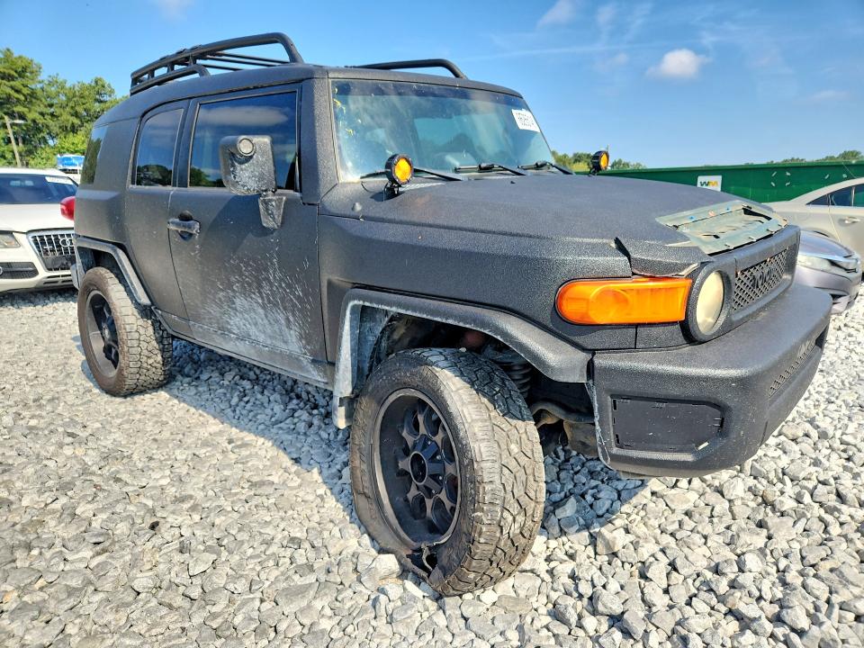 Photo 4 from auction – 2010 TOYOTA FJ CRUISER with VIN JTEBU4BF9AK082219