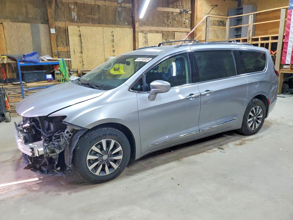 CHRYSLER PACIFICA 2020 with VIN 2C4RC1EG4LR126320 - Photo from auction