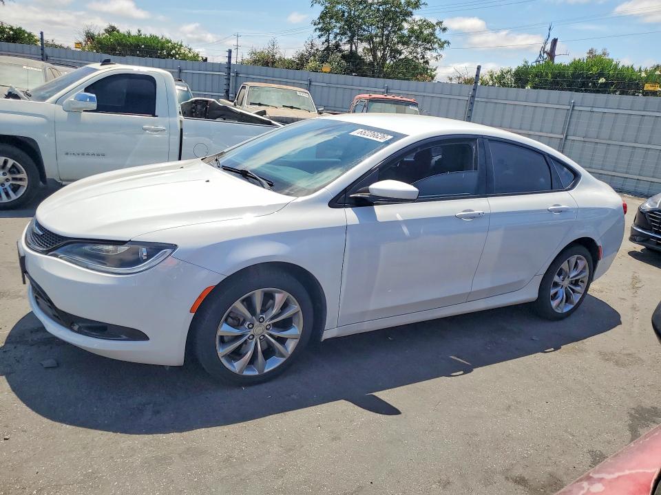 CHRYSLER 200 2015 с VIN 1C3CCCBG1FN627502 - Снимка от търг