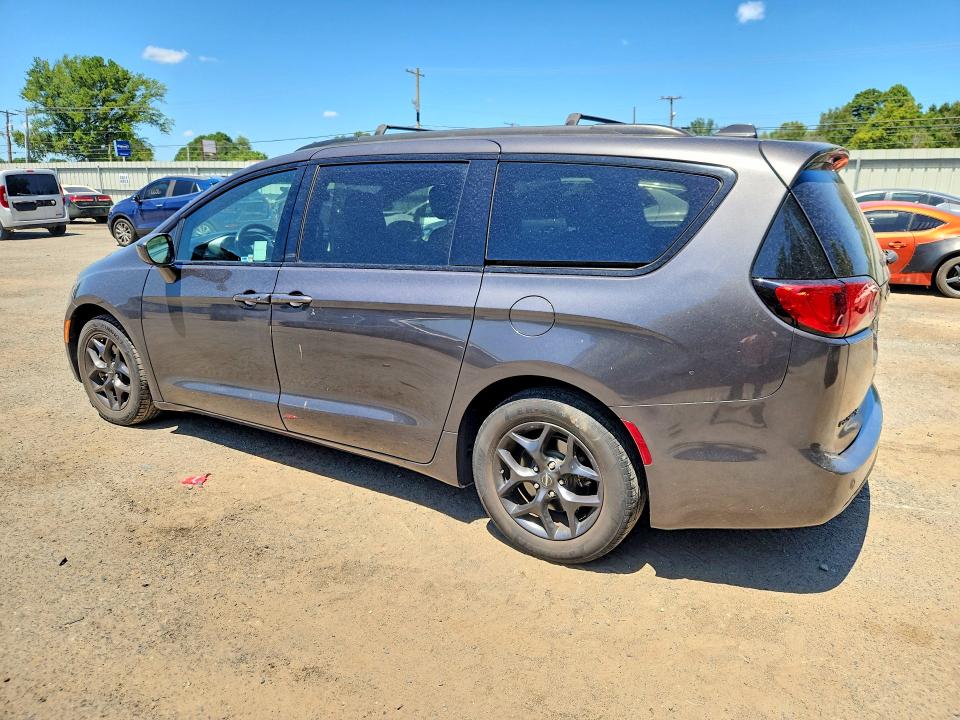 Photo 2 from auction – 2019 CHRYSLER PACIFICA with VIN 2C4RC1BG0KR570362