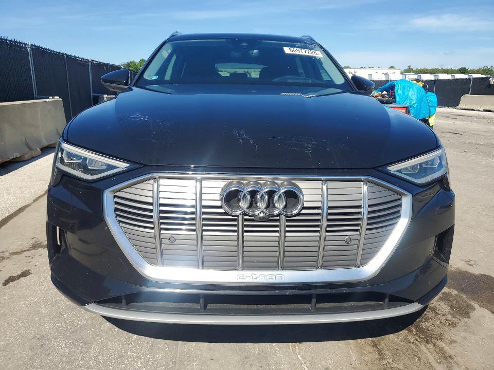 Photo 5 from auction – 2019 AUDI E-TRON with VIN WA1VAAGE0KB021989