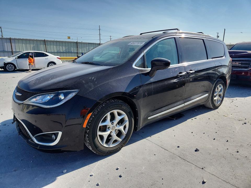 CHRYSLER PACIFICA 2017 with VIN 2C4RC1EG6HR622355 - Photo from auction