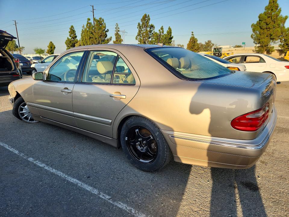Photo 2 from auction – 2001 MERCEDES-BENZ E with VIN WDBJF65J71B166267