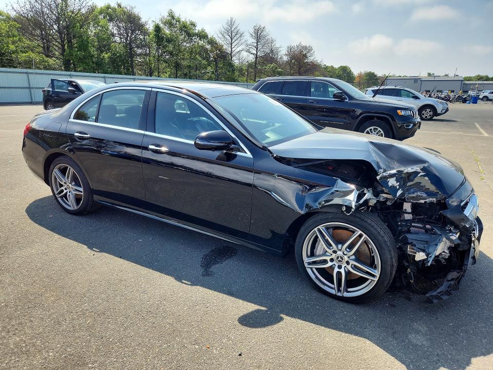 Photo 4 from auction – 2019 MERCEDES-BENZ E with VIN WDDZF4KB3KA504721