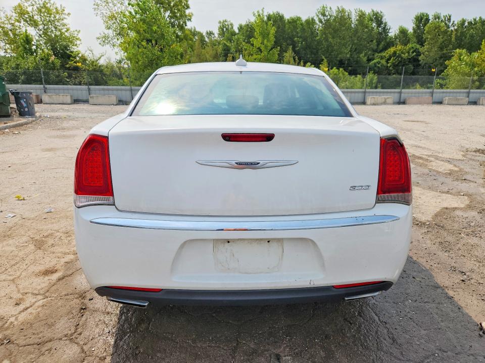 Photo 6 from auction – 2015 CHRYSLER 300 with VIN 2C3CCAAG5FH818452