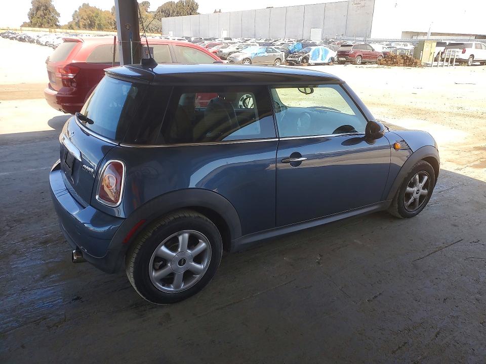 Photo 3 from auction – 2010 MINI COOPER with VIN WMWMF3C51ATZ66394