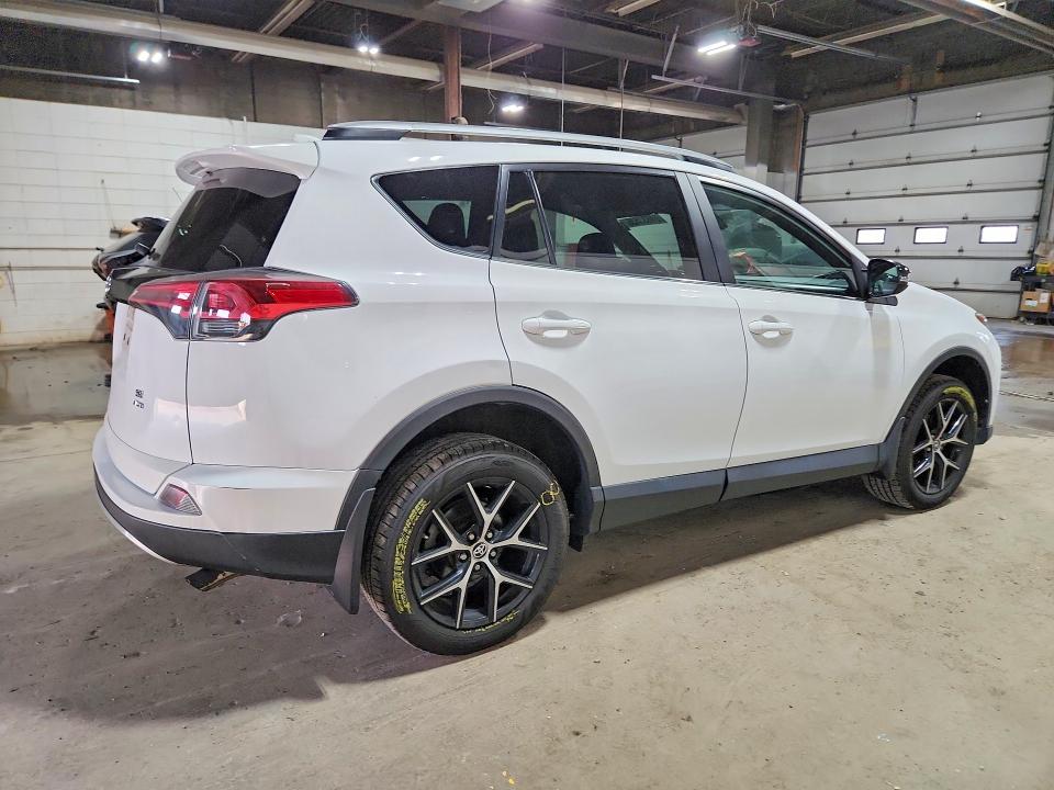 صورة رقم 3 من المزاد - 2017 TOYOTA RAV4 مع VIN 2T3JFREV3HW652341