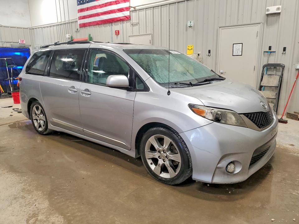 Photo 4 from auction – 2012 TOYOTA SIENNA with VIN 5TDXK3DCXCS255349