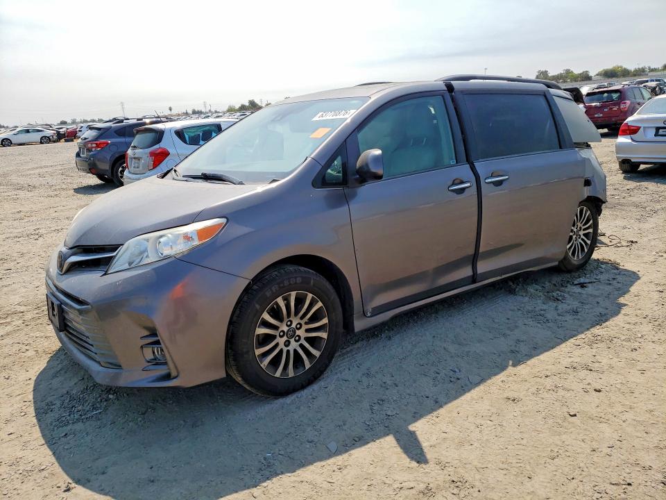 TOYOTA SIENNA 2019 with VIN 5TDYZ3DC4KS973235 - Photo from auction