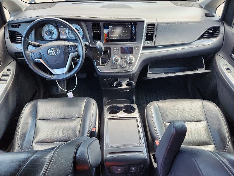 Photo 8 from auction – 2017 TOYOTA SIENNA with VIN 5TDXZ3DC7HS871061