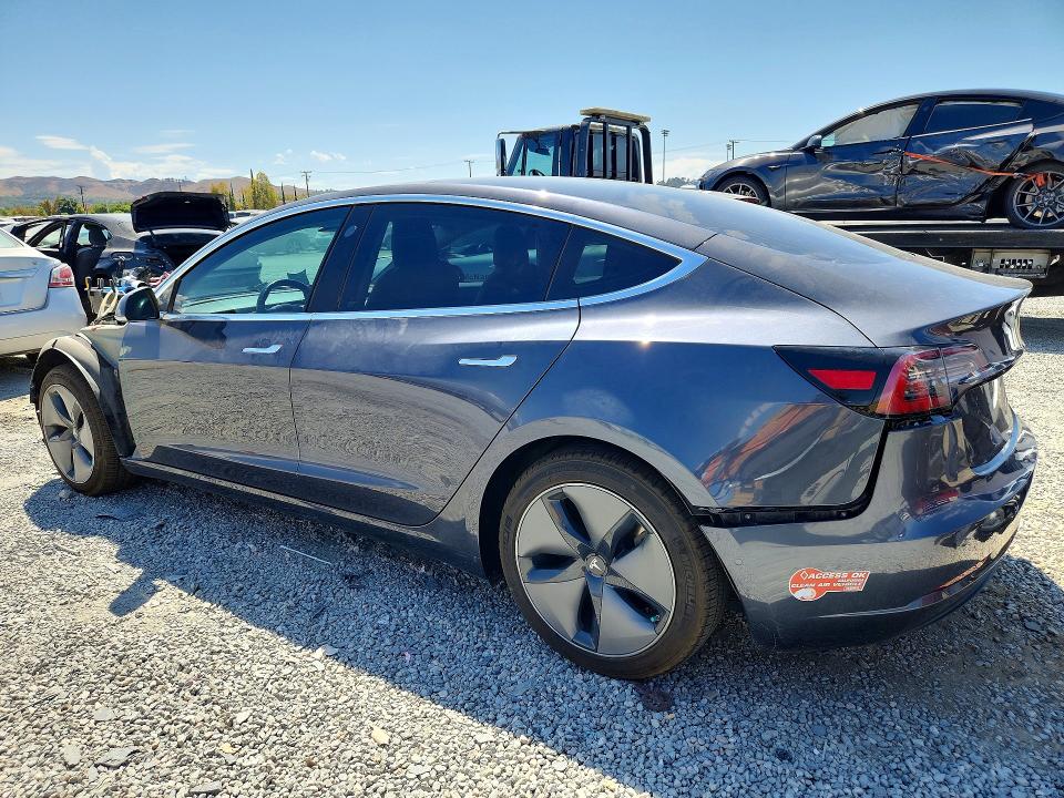 Снимка 2 от търг – 2018 TESLA MODEL 3 с VIN 5YJ3E1EA5JF038512