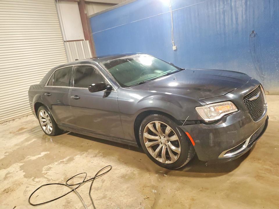 Photo 4 from auction – 2018 CHRYSLER 300 with VIN 2C3CCAAG0JH234212