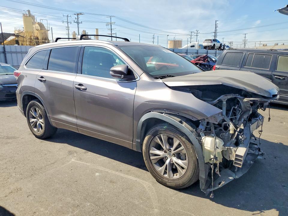 Photo 4 from auction – 2015 TOYOTA HIGHLANDER with VIN 5TDKKRFH8FS105797