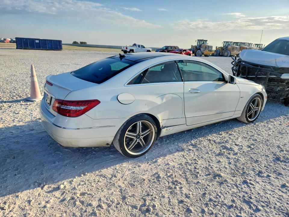 Photo 3 from auction – 2012 MERCEDES-BENZ E with VIN WDDKJ5KB6CF160859