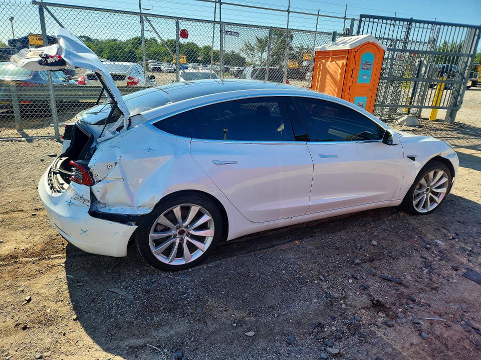 صورة رقم 3 من المزاد - 2019 TESLA MODEL 3 مع VIN 5YJ3E1EB0KF454106
