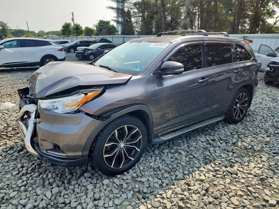 TOYOTA HIGHLANDER 2015 with VIN 5TDJKRFH5FS142351 - Photo from auction