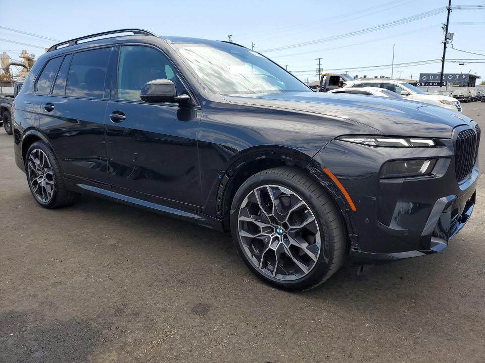 Photo 4 from auction – 2025 BMW X7 with VIN 5UX23EM05S9W26471