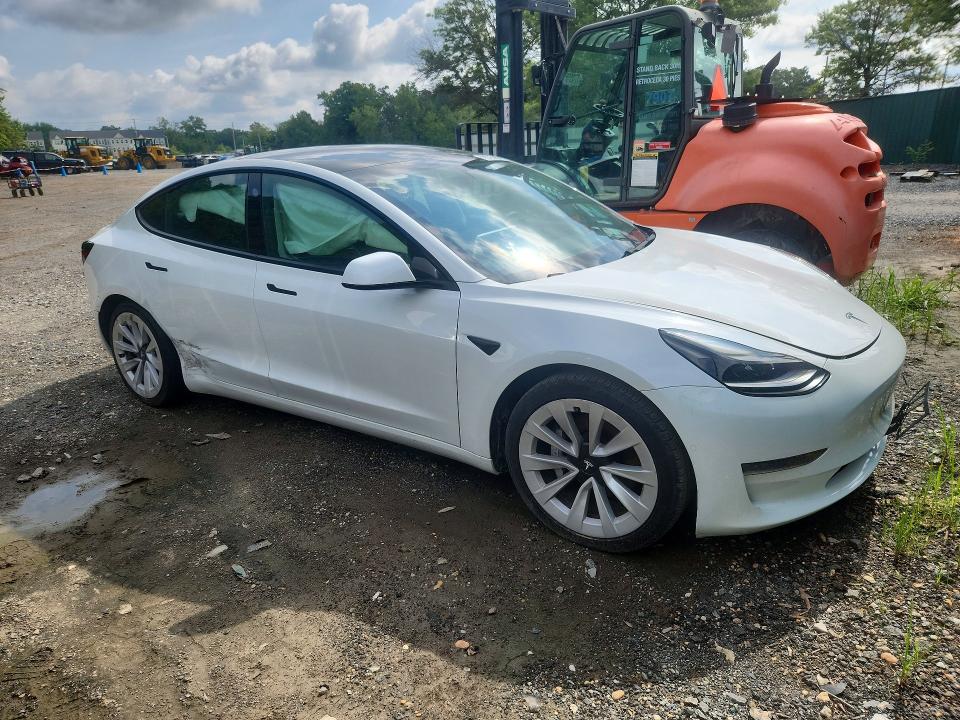Foto 4 de la subasta – 2021 TESLA MODEL 3 con VIN 5YJ3E1EA2MF053344
