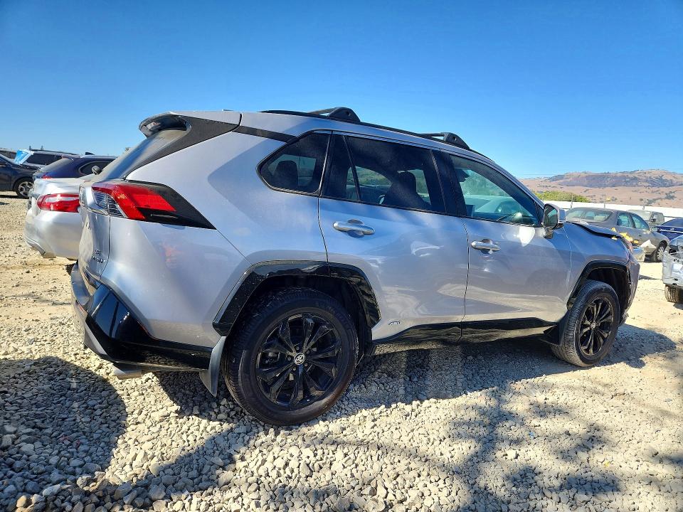 Photo 3 from auction – 2022 TOYOTA RAV4 with VIN 4T3T6RFV6NU101243