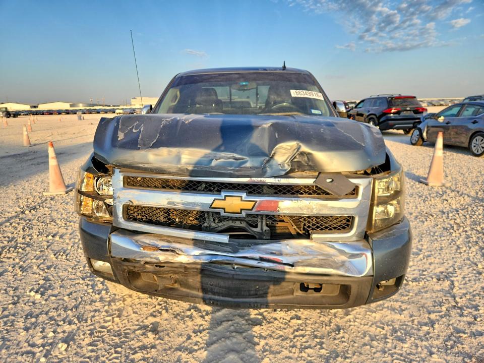 Photo 5 from auction – 2011 CHEVROLET SILVERADO with VIN 1GCRCSE02BZ296401